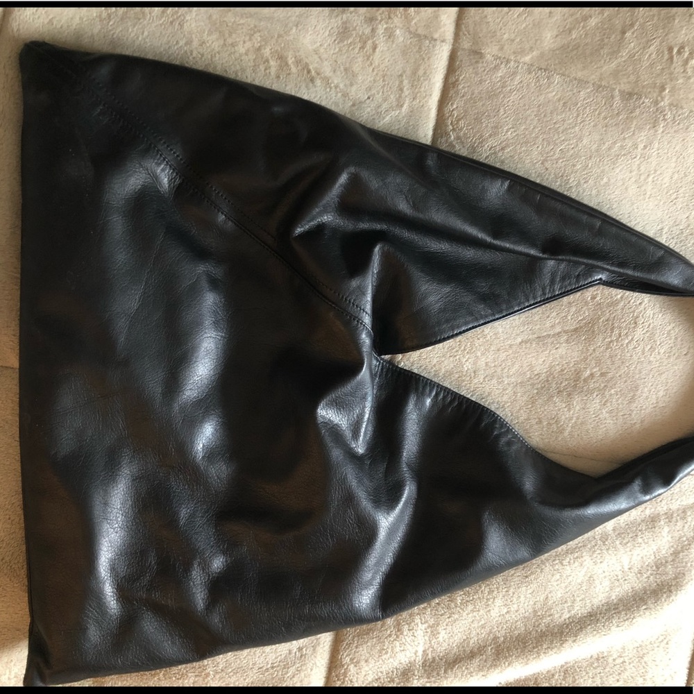 L’intervalle black leather purse